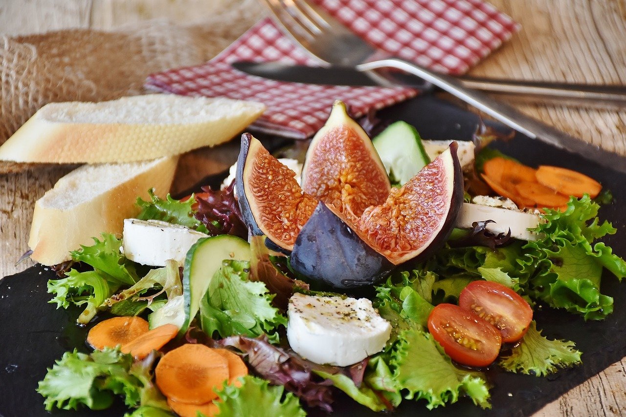 salad, figs, cheese-1672505.jpg